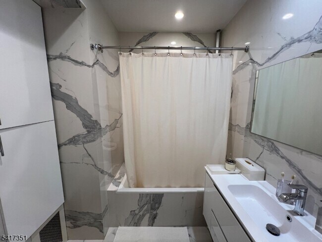 Building Photo - 33 Claremont Ave