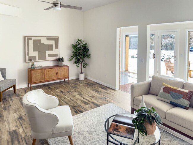 Building Photo - Beautifully Remodeled 3BD/2.5BA Spacious T...