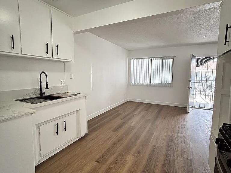 Building Photo - 9361 Cellini Ave