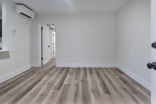 Building Photo - 4037 SW 65th Ave