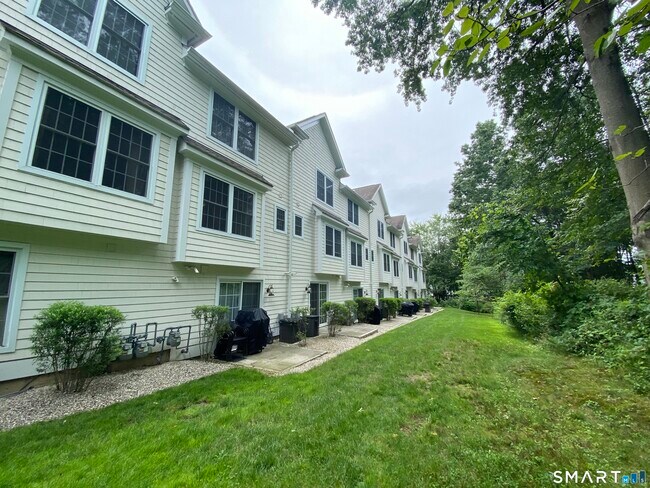 Building Photo - 12 Willard Rd