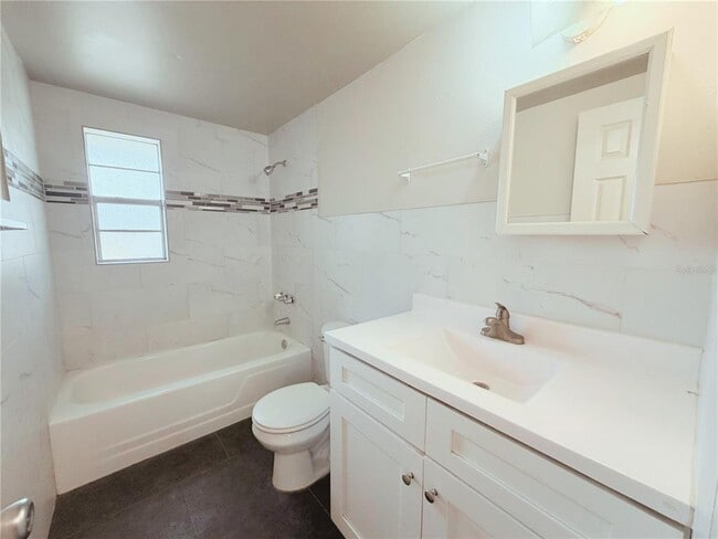 Building Photo - 5305 Oakwood Ct