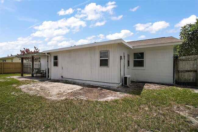 Building Photo - 14884 SW 35th Cir