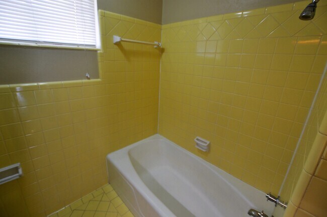 Building Photo - Vintage 3 Bedroom Home in Goodwood Homesites Neighborhood