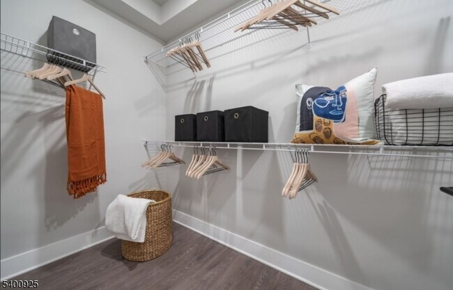 Building Photo - 100 Union St