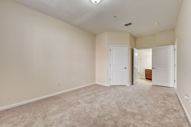 Building Photo - Beautifully Maintained 3-Bedroom, 2-Bathro...