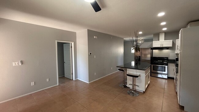 Building Photo - 1337 W Orangeburg Ave