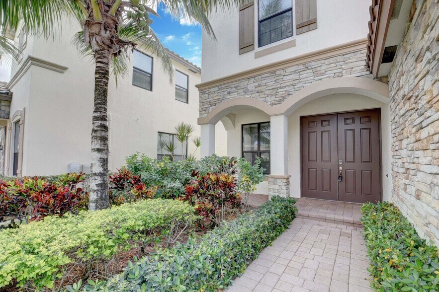 Building Photo - 8834 Willow Cove Ln