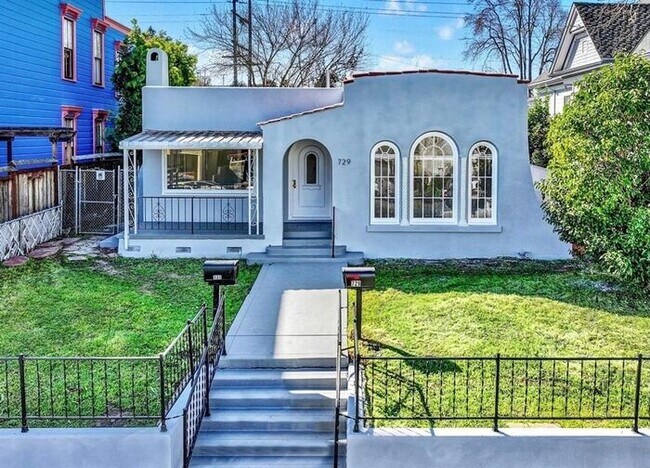 Building Photo - Beautifully Updated 3 Bed 2 Bath House in ...