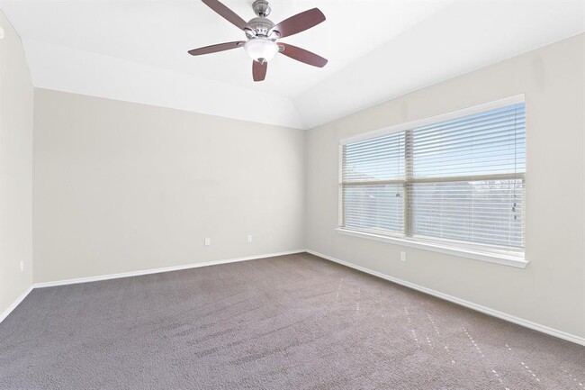 Building Photo - 220 Dolomite Dr