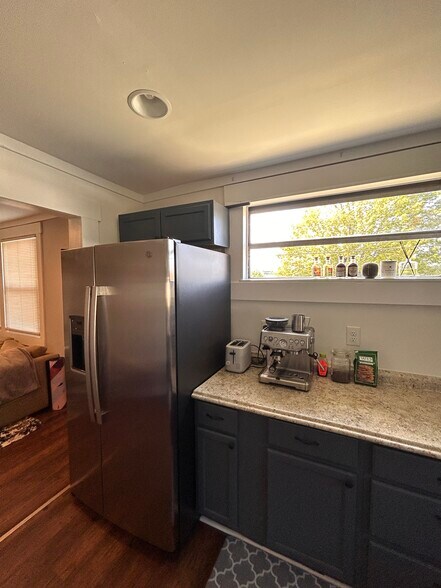 Building Photo - 230 Broadview Dr