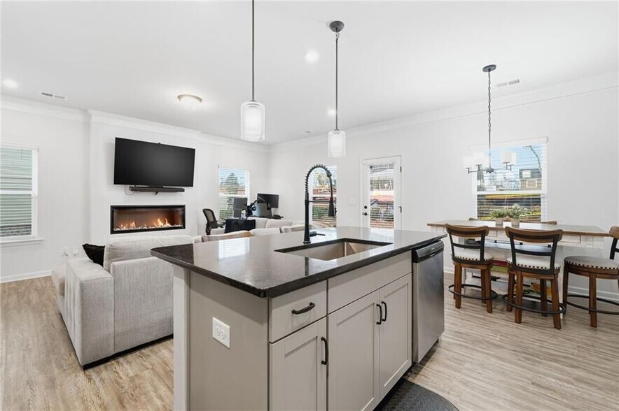 Building Photo - 3860 Pressley Ln