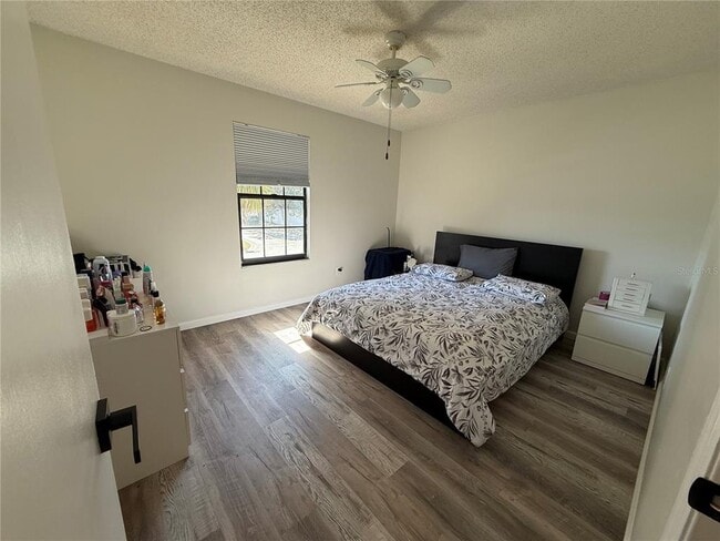 Building Photo - 227 Burning Tree Dr