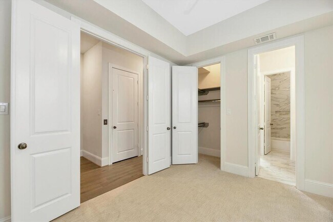 Building Photo - 540 W 26th St