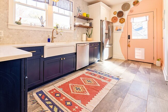 Building Photo - Bull St Bungalow