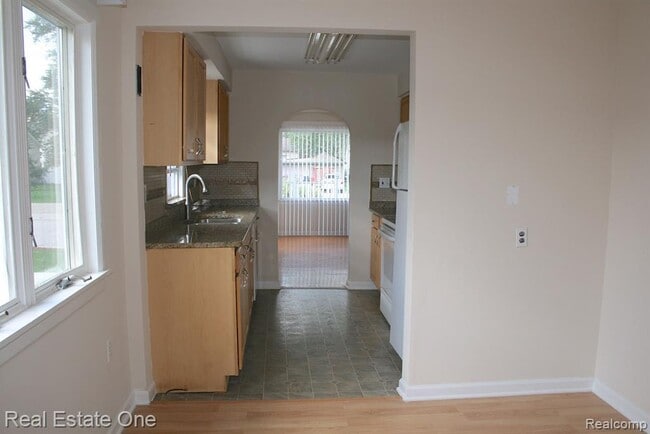 Building Photo - 3268 Troy Ave