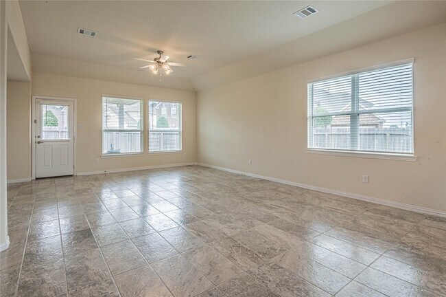 Building Photo - 21263 Lucknow Ln