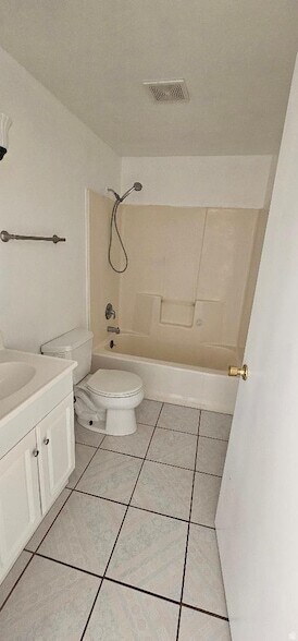 Building Photo - 165 W 250 N