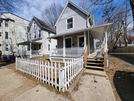 Building Photo - 425 Huntington St