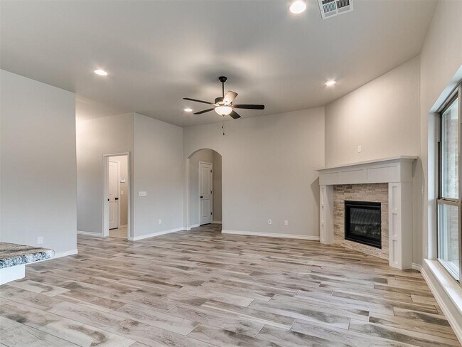 Building Photo - 12104 Rockbed Dr