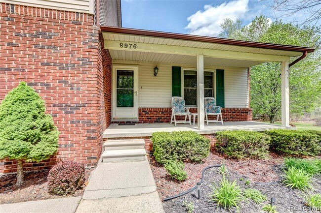 Building Photo - 8976 Lyniss Dr