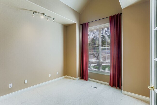 Building Photo - Spacious Bethany Home with Attached Garage, Fenced Yard, Washer/Dryer Included