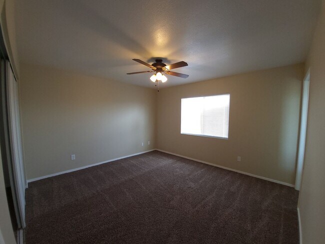 Building Photo - EXCELLENT HOME WITH MOUNTAIN VIEWS!