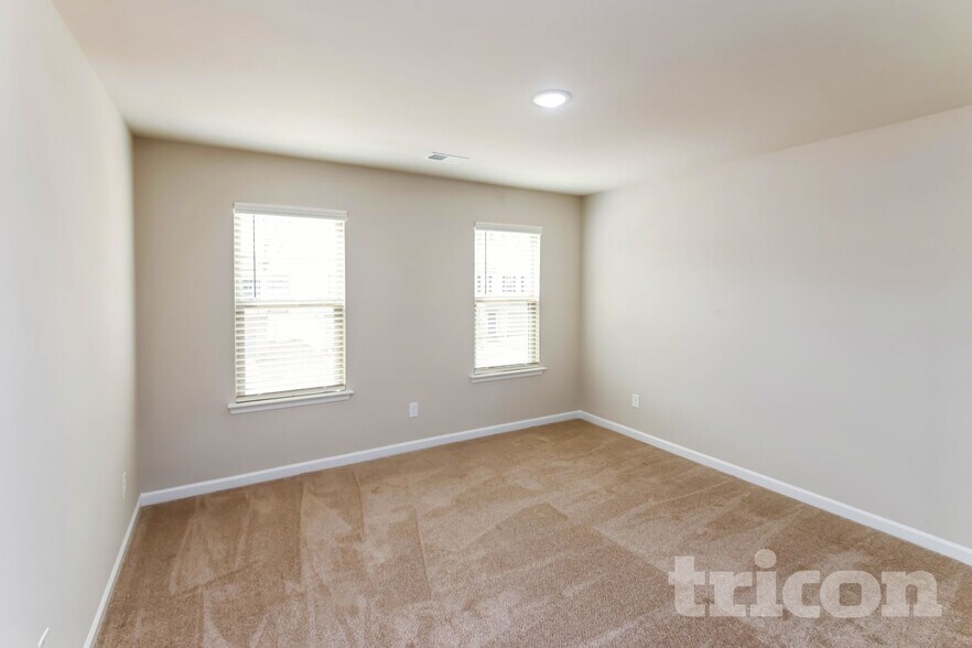 Building Photo - 139 Spring Knoll Dr