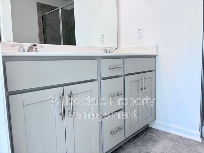 Building Photo - 2300 Oakwood Mdws Ct