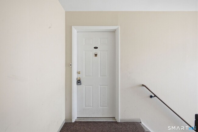 Building Photo - 255 Strawberry Hill Ave