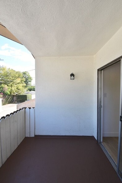 Building Photo - 5734 Hazeltine Ave