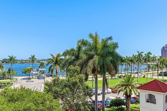 Building Photo - 255 Evernia St