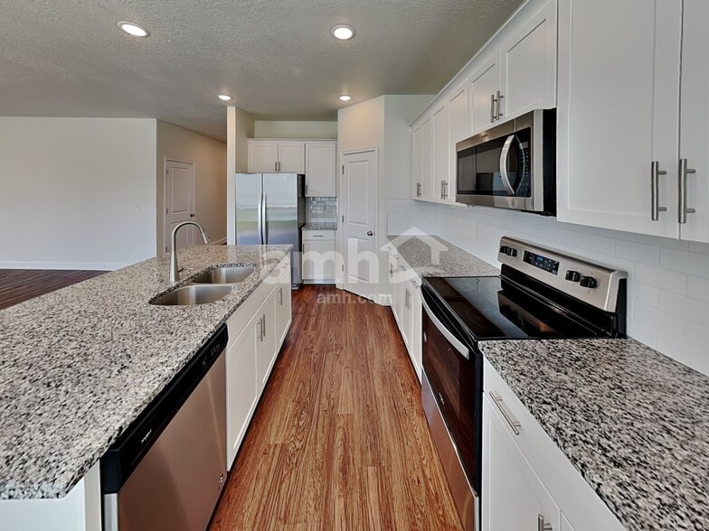 Building Photo - 1409 Perelle Ln