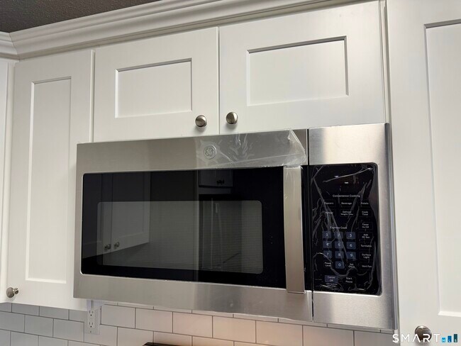 Building Photo - 1168 Main St