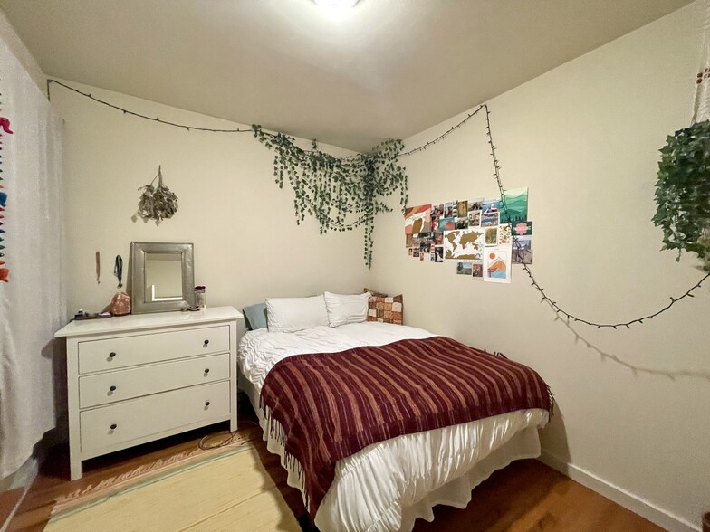 Building Photo - 616 Columbus Ave