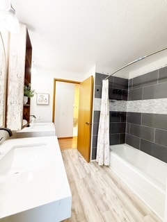Building Photo - 450 NE Riverhill Dr