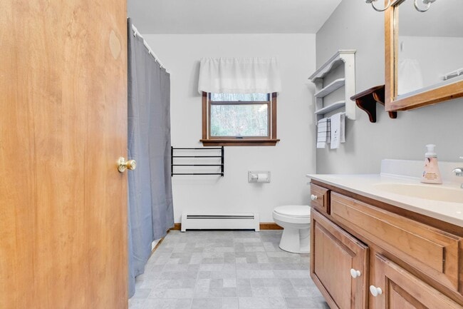 Building Photo - Family-Friendly 4-Bed Home with Pet-Friendly Yard and Pool in a Quiet Neighborhood