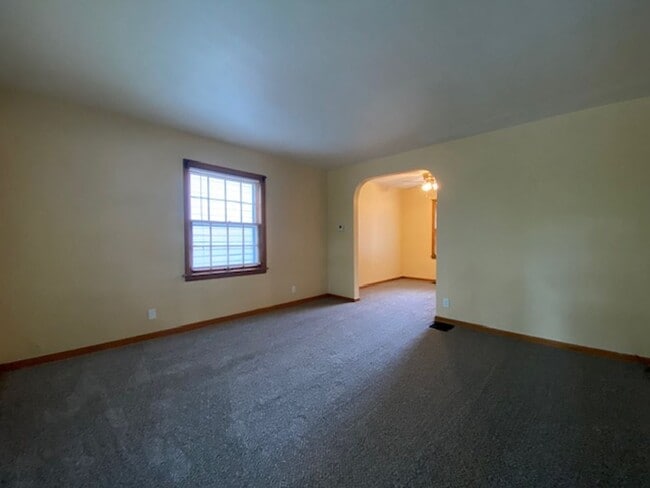 Building Photo - Two bedroom, one bathroom double in Spring...