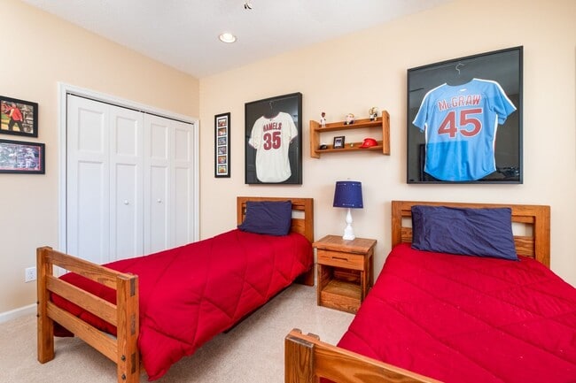 Building Photo - 3BR Open Floor Plan with Garage in Captain...