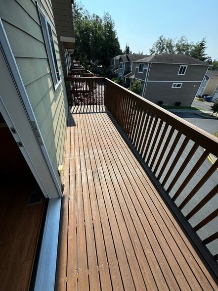 Building Photo - Spacious 3 bed 2.5 Bath Townhome