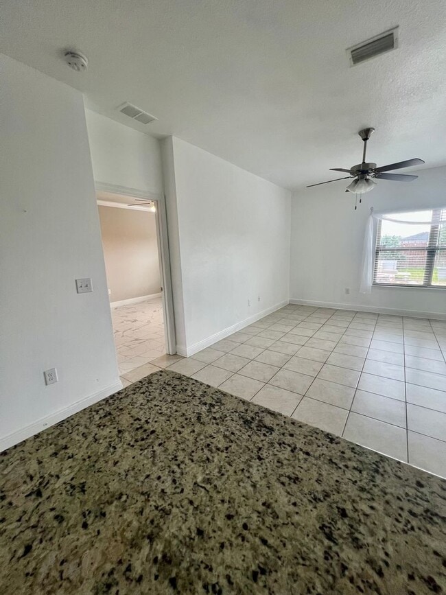 Building Photo - Beautiful Home in Waterford Sound