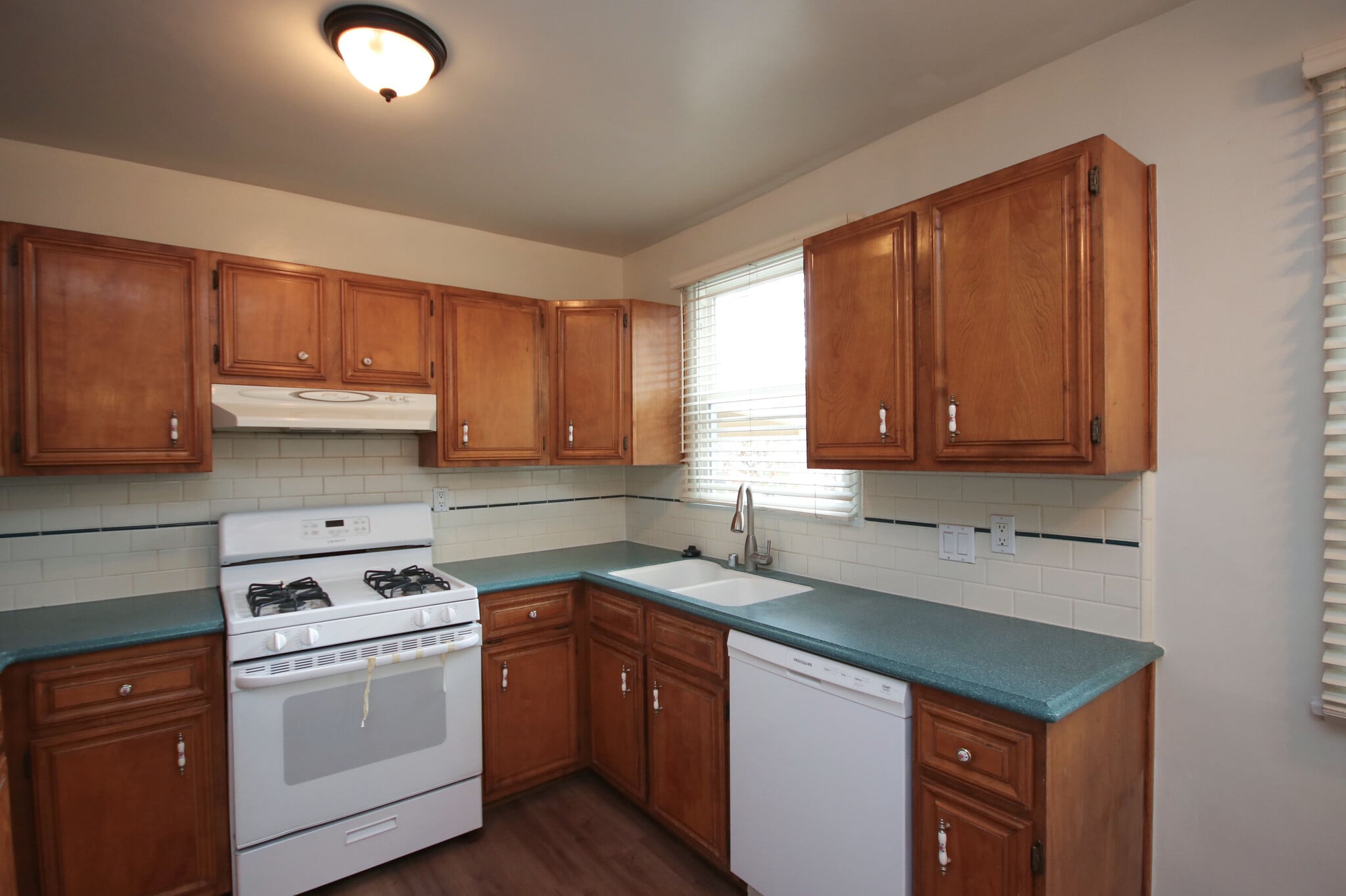 Building Photo - 2350 Marengo Ave