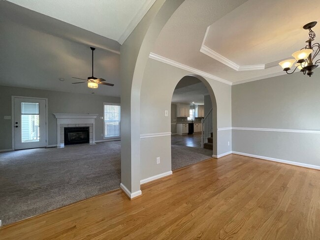 Building Photo - Immaculate and Move In Ready on Newport!