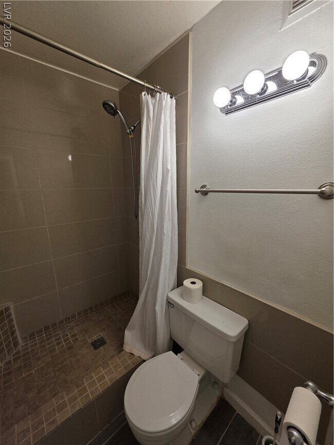 Building Photo - 750 S Royal Crest Cir