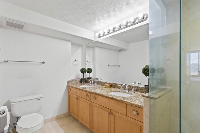 Building Photo - 343 Hobron Ln