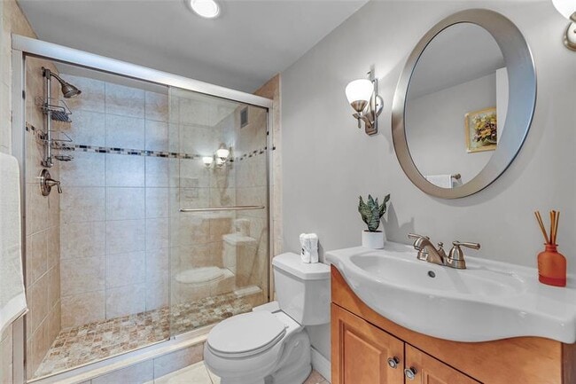 Building Photo - 3015 N Ocean Blvd