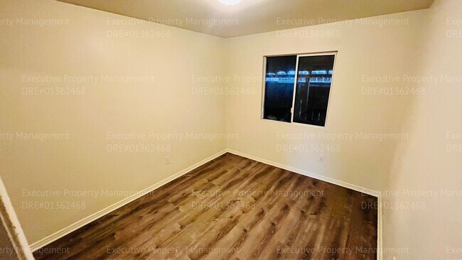 Building Photo - 1142 8th Pl