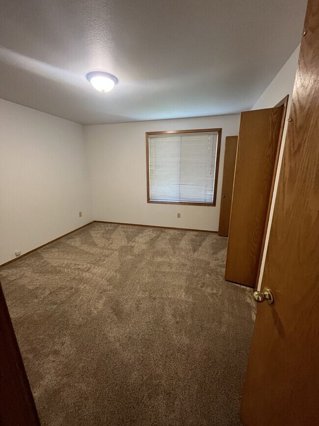 Building Photo - 2528 NE Conners Ave