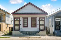 Building Photo - 2013-15 Almonaster Ave