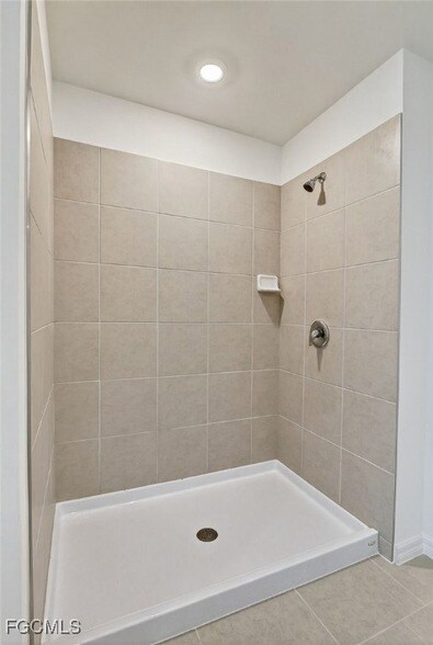 Building Photo - 19525 Fairhill Ct